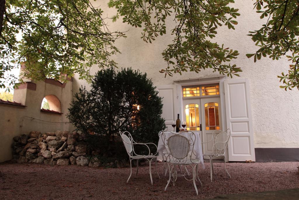Bio-Weingut, Gaestehaus Und Kraeuterhof Flomborn Exterior foto